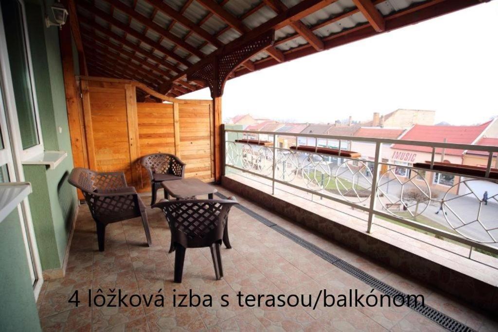 Europa Penzion Štúrovo エクステリア 写真